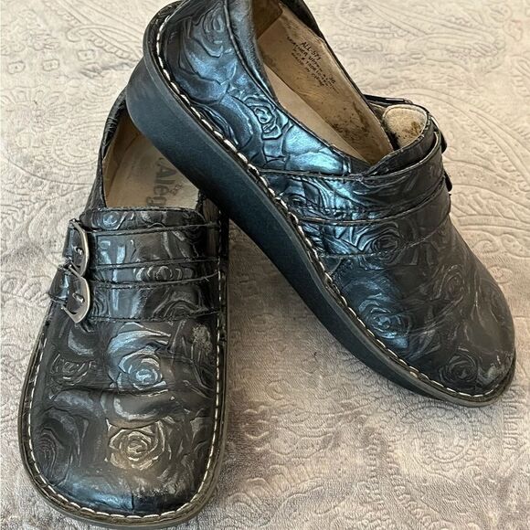 Alegria Black Platform Shoes with Embossed Design - Picture 3 of 12